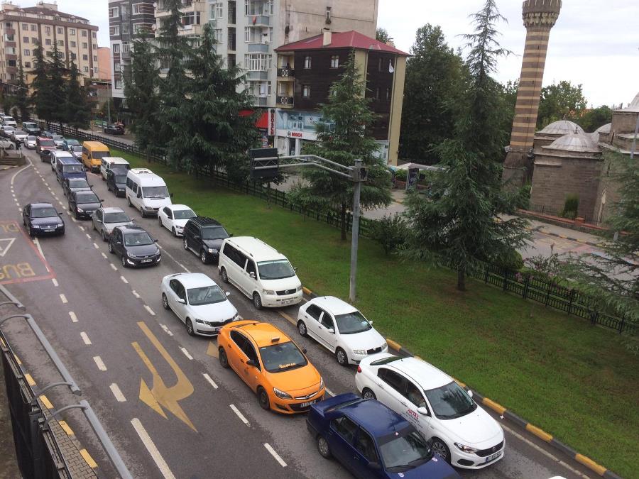 Trabzon’da okul açılışı trafiği vurdu