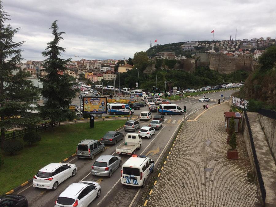 Trabzon’da okul açılışı trafiği vurdu