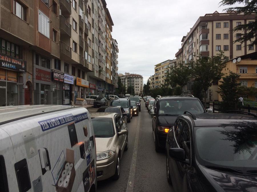 Trabzon’da okul açılışı trafiği vurdu