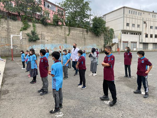 Trabzon'da öğrencilere Trabzonspor forması