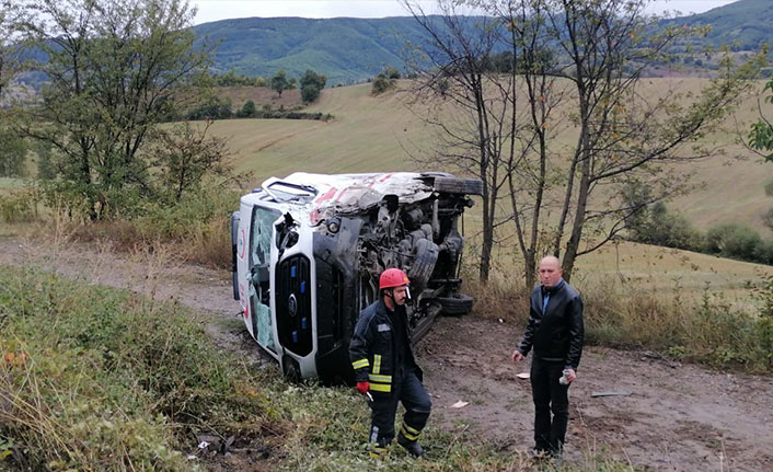 Samsun'da ambulans ile otomobil çarpıştı 5 yaralı