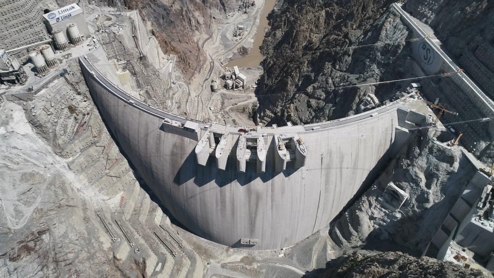 Türkiye’nin en yüksek barajı, gelecek ay su tutacak