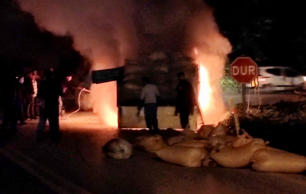 Ordu'da fındık dolu kamyon alev alev yandı