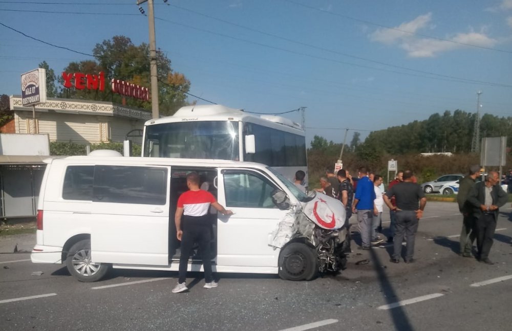 Samsun'da 3 araç birbirine girdi! 5 kişi yaralandı