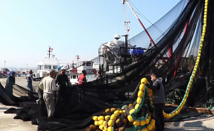Karadenizli balıkçılar Marmara'da ağ atıyor