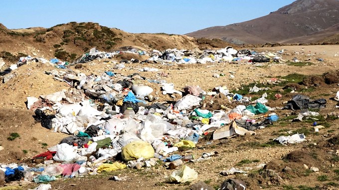 Trabzon'da yaylacıların ardında çöpler kaldı