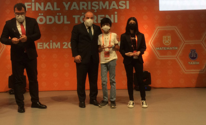 Bakan Varank Trabzon'da ödül törenine katıldı