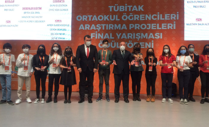 Bakan Varank Trabzon'da ödül törenine katıldı