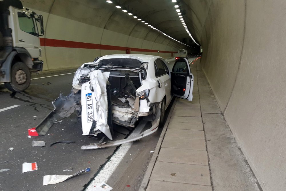 Trabzon'dan aldığı otomobille Gümüşhane'de kaza! 2 yaralı