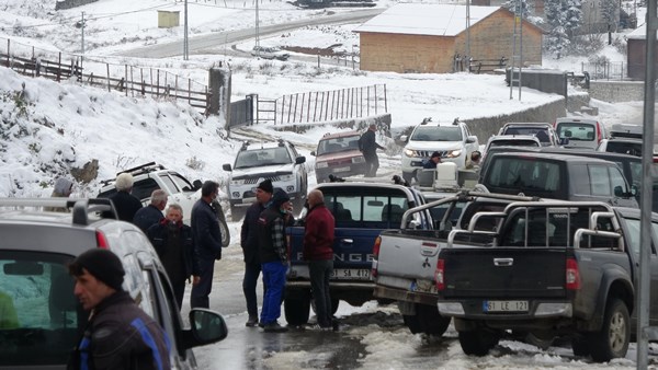 Trabzon'da karla kaplı Barma Yaylası’nda yıkım gerginliği