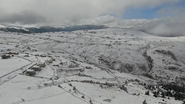 Trabzon'da karla kaplı Barma Yaylası’nda yıkım gerginliği