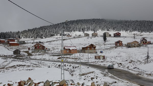 Trabzon'da karla kaplı Barma Yaylası’nda yıkım gerginliği