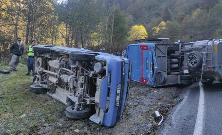 Cezaevi nakil aracı kaza yapan kamyonete çarptı: 6 yaralı