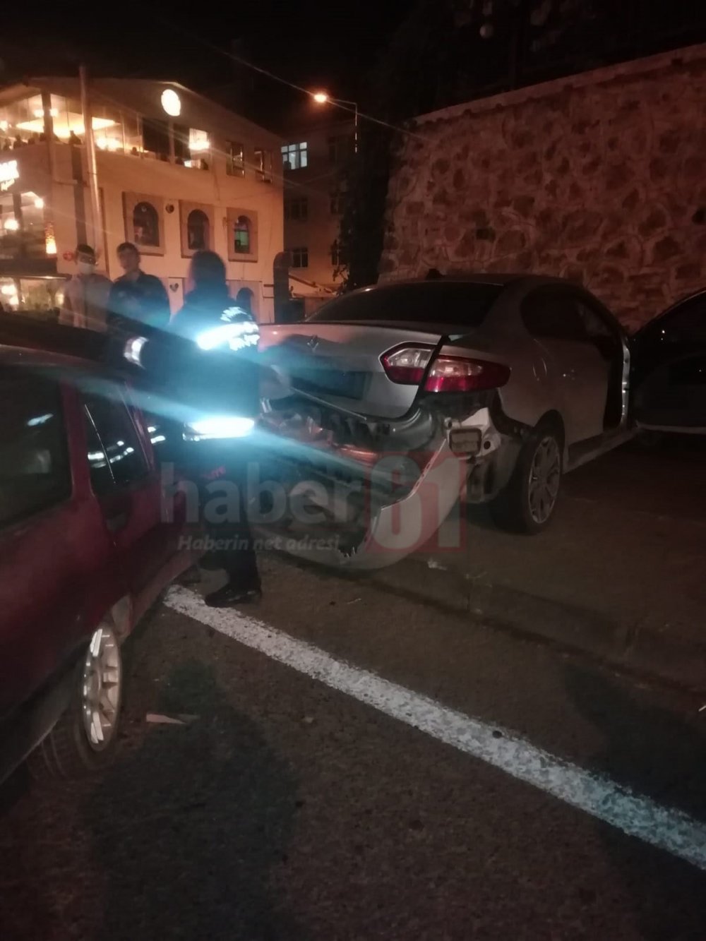 Trabzon’da iki araç birbirine girdi
