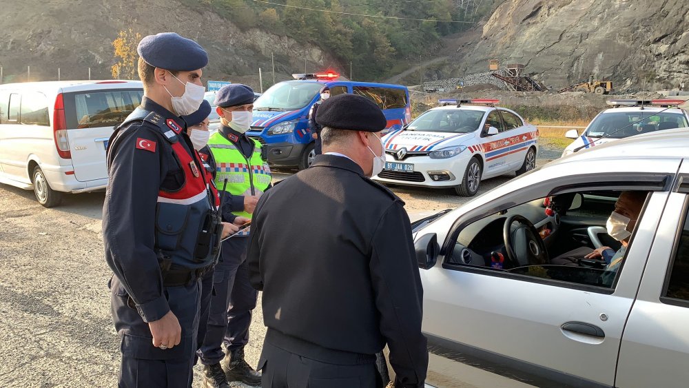 Trabzon’da Jandarma’dan Emniyet Kemeri uygulaması! “Bir hareketine bakar hayat”