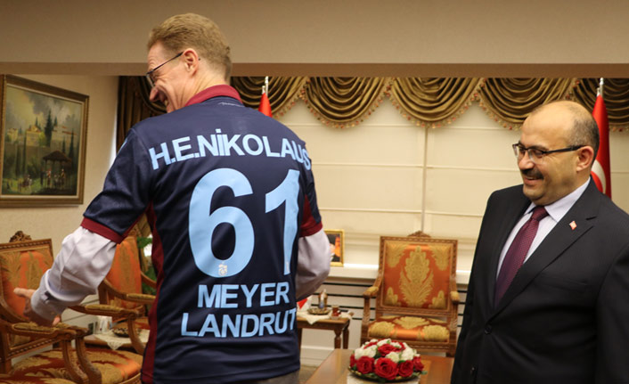 Büyükelçi Nikolaus Meyer-Landrut Trabzonspor forması giydi