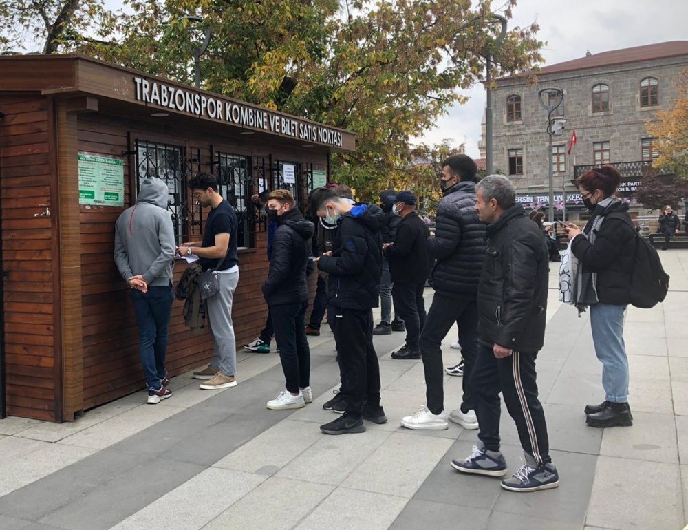 Trabzonspor taraftarları gişelere akın etti