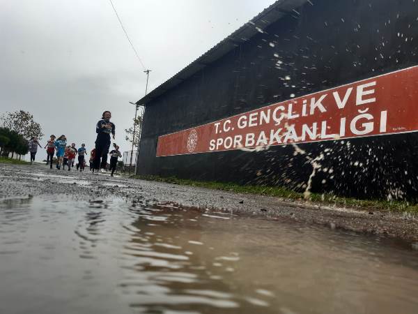Trabzon'da atletizm müsabakaları nefes kesti