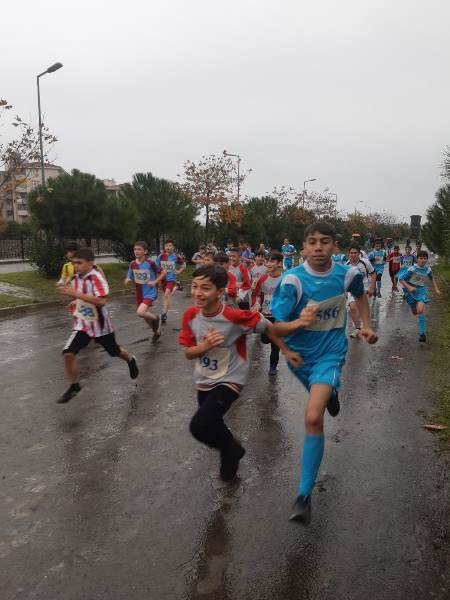 Trabzon'da atletizm müsabakaları nefes kesti