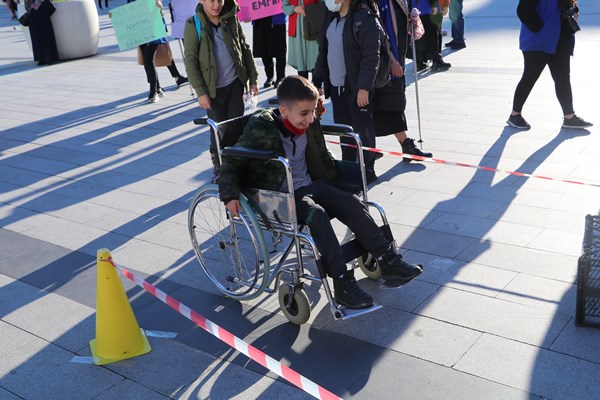 Rize'de Dünya Engelliler Gününe özel empati parkuru