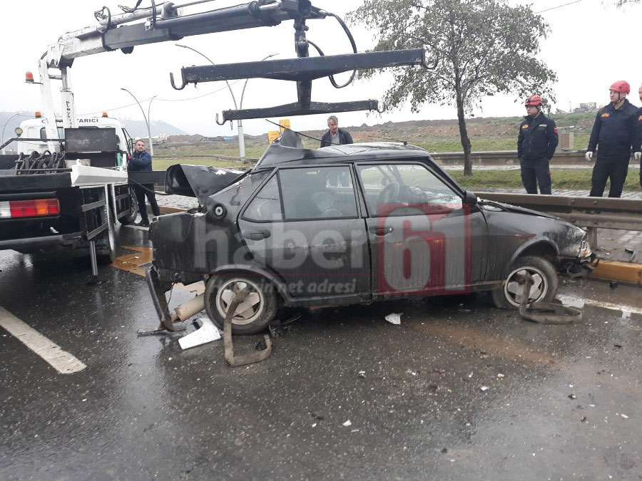 Trabzon'da kaza! Otomobil hurdaya döndü