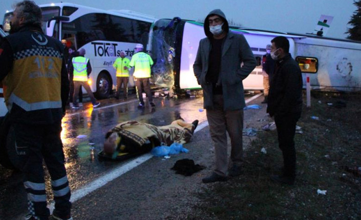 Amasya'da yolcu otobüsü devrildi!