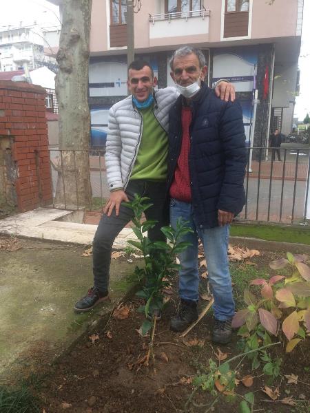 Trabzon'da engelli öğrenciler 61 meyve fidanını da dikti