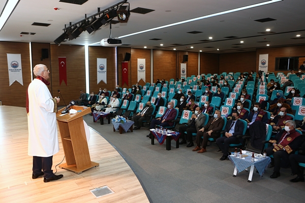 SBÜ Trabzon Tıp Fakültesi'nde akademik yıl açılış töreni yapıldı