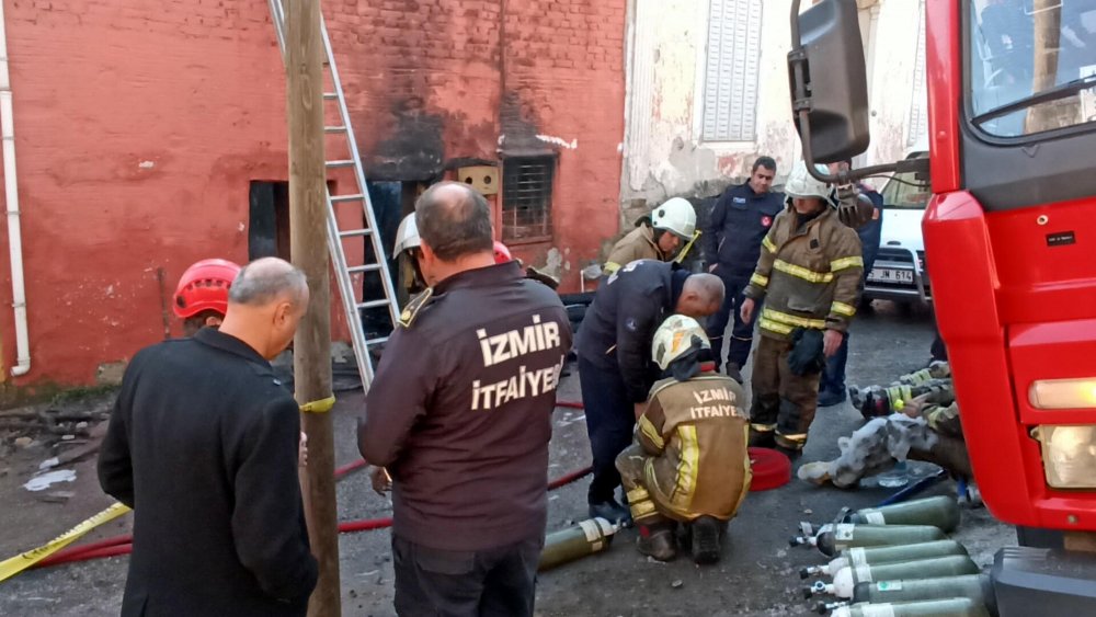 İzmir'de yangın faciası: 3 kardeş yaşamını yitirdi