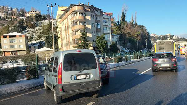 Trabzon'da buzlanma kaza getirdi! 2 kaza 4 yaralı