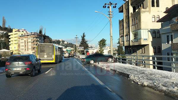 Trabzon'da buzlanma kaza getirdi! 2 kaza 4 yaralı