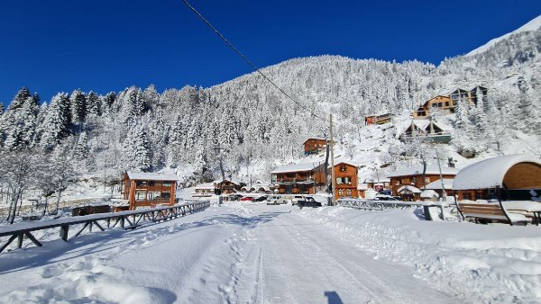 Rize'de 43 köy yolu ulaşıma kapandı