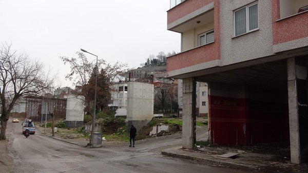 Trabzon'da Kanuni Bulvarı'nda viyadük tabyaları yerleştiriliyor