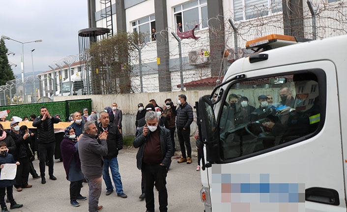 Samsun'da mahalleli yol kapattı, polis 