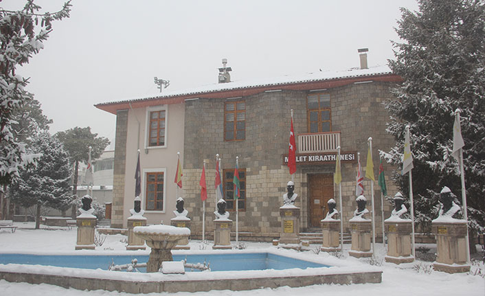 Erzincan’da kar yağışı etkili oluyor