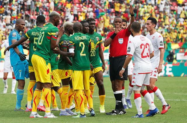 Tunus Mali maçında tarihe geçecek skandal! Maçı iki kez erken bitirdi
