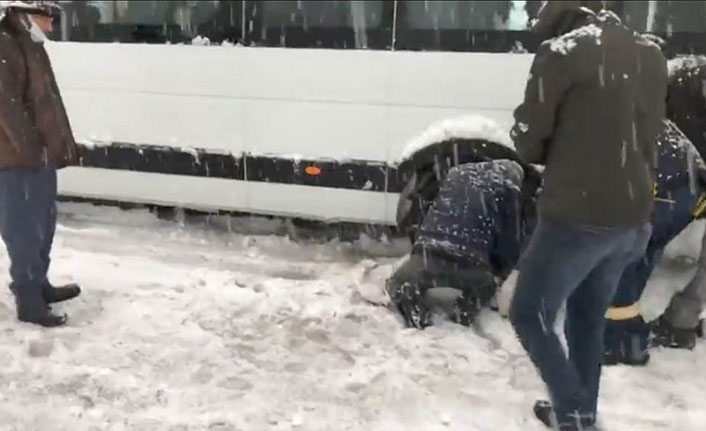 Konya'da kar yağışı hayatı olumsuz etkiliyor
