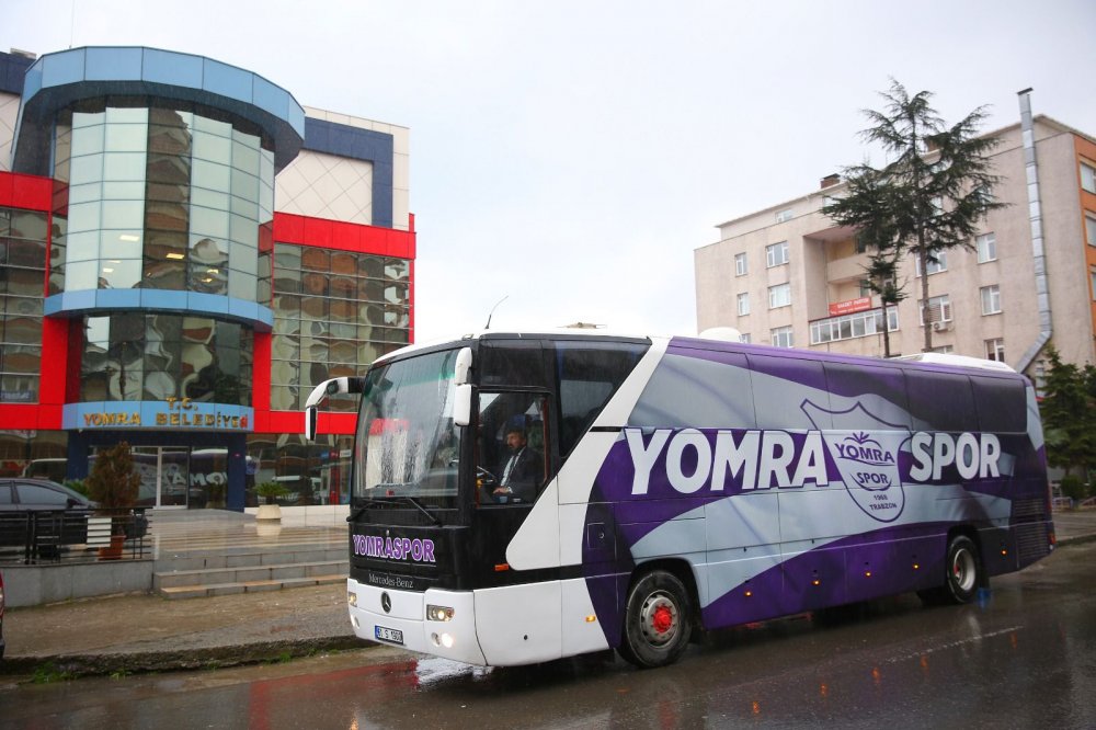 Başkan Mustafa Bıyık'tan Yomraspor'a otobüs