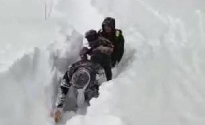 Trabzon'da karda mahsur kalan 4 kişi kurtarıldı
