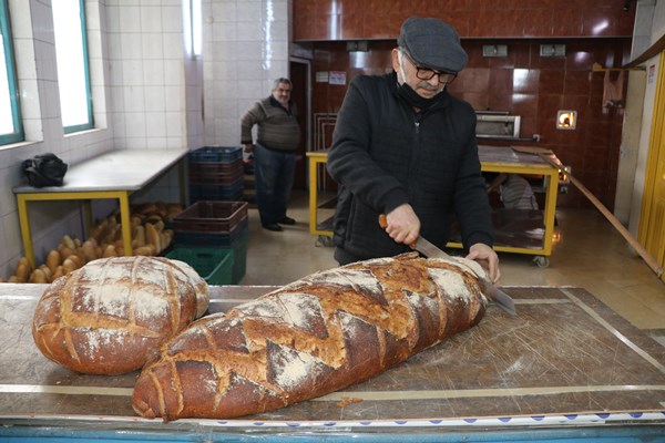Rize'de 15 kiloluk balina ekmeğe yoğun ilgi