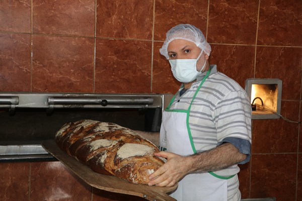 Rize'de 15 kiloluk balina ekmeğe yoğun ilgi