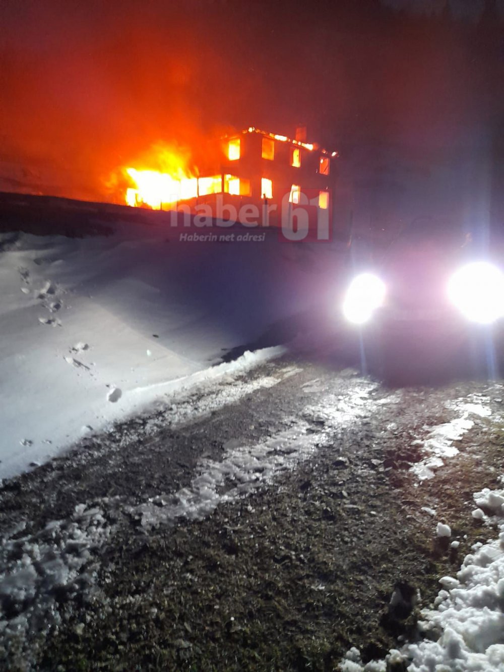 Trabzon’da yangın! İki katlı ev kullanılamaz hale geldi