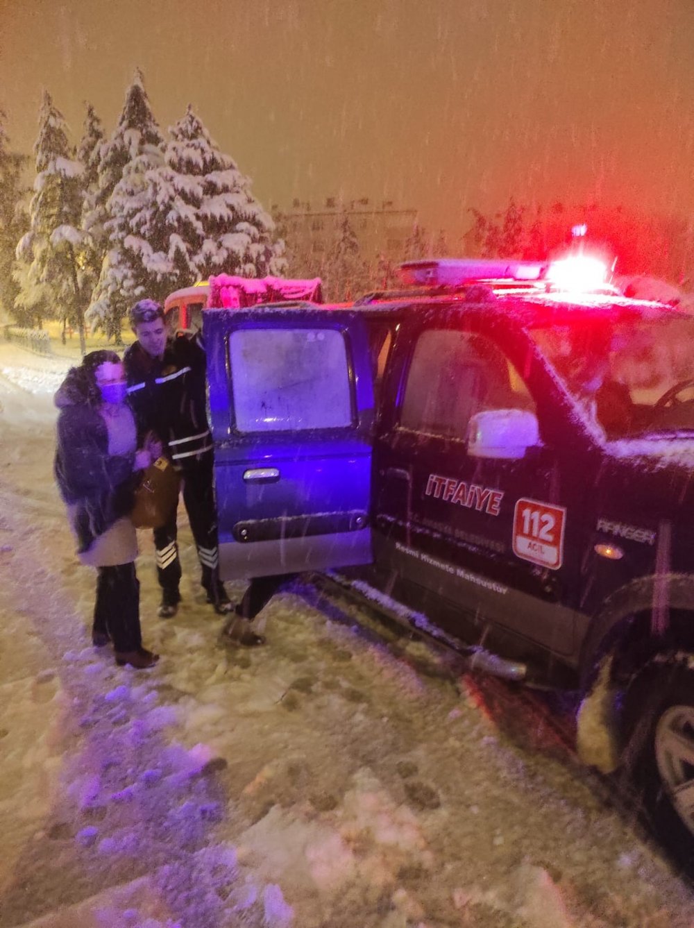 Amasya’da yolcu otobüsü karlı yolda kaza yaptı: 12 yaralı