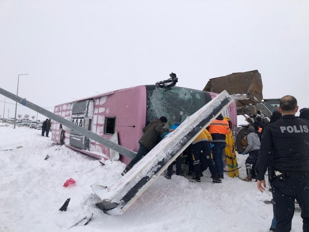 Giresun'da yolcu otobüsü devrildi! 10 yaralı