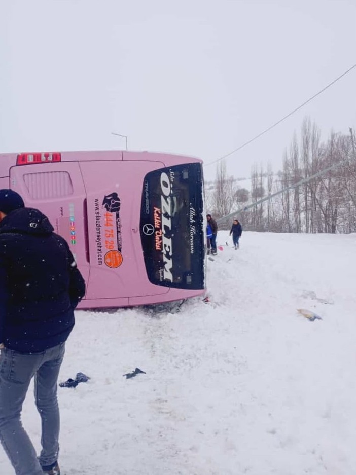 Giresun'da yolcu otobüsü devrildi! 10 yaralı