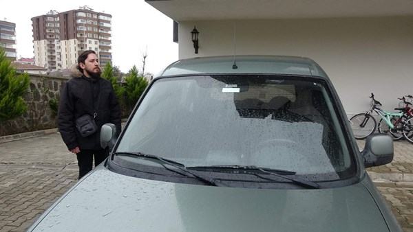 Trabzon'da yorgun mermi aracın tavanına isabet etti