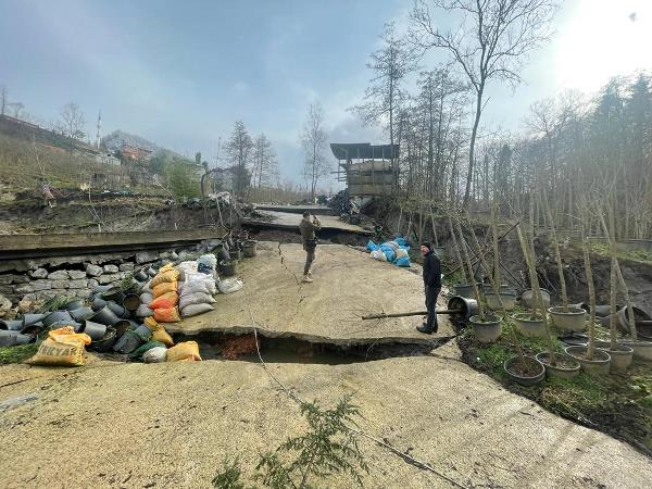 Trabzon'da heyelan! 1 ev yıkıldı