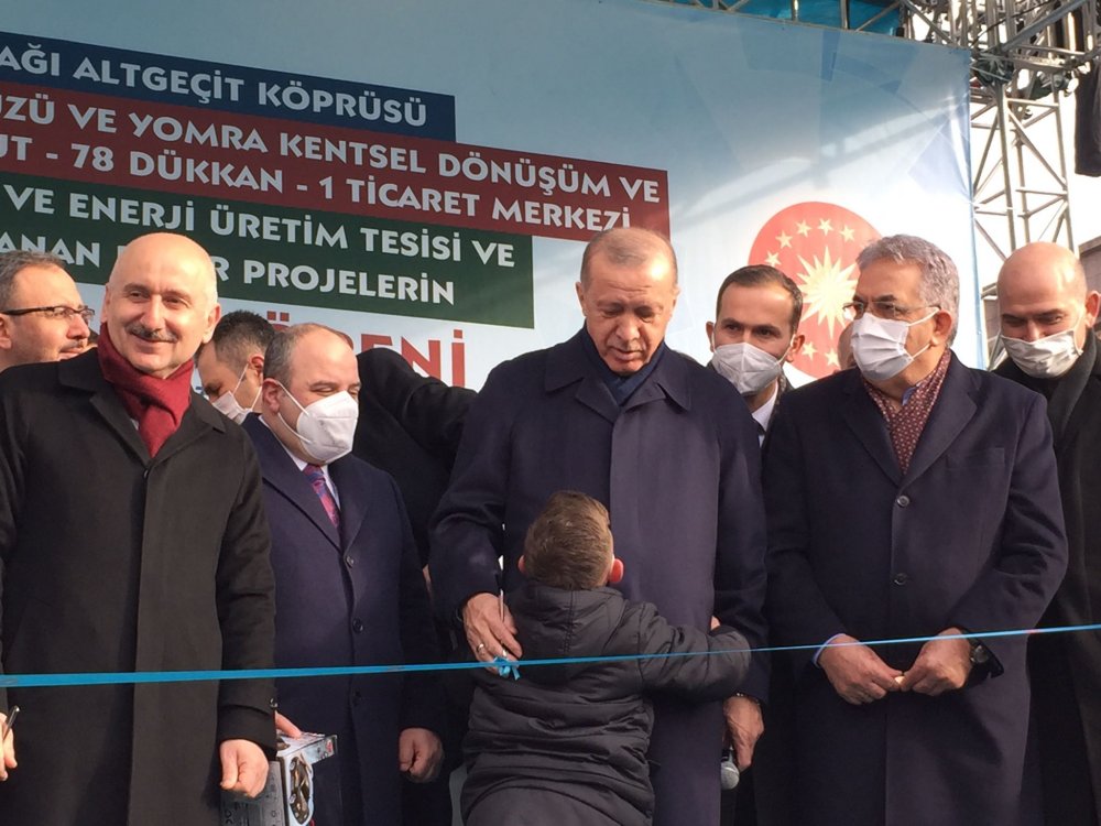 Trabzon’da ilginç anlar! “Cumhurbaşkanı Amca” dedi sahneye çıktı