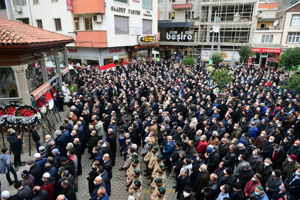 Bakan Soylu Trabzon'da cenazeye katıldı