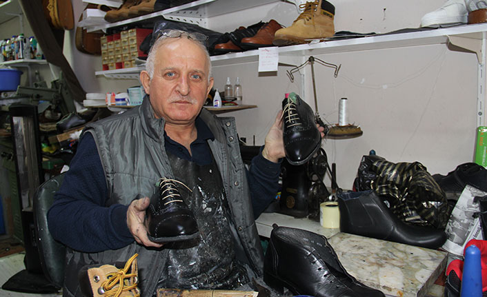Fabrika üretimine karşın yarım asırdır el emeği ayakkabı üretmeyi sürdürüyor